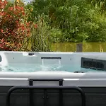 O85 - & Jacuzzi