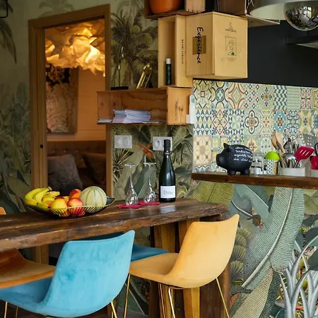 Kaebane 85, Avec Au Bord De L'eau