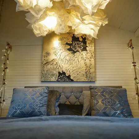 Kaebane 85, Avec Au Bord De L'eau