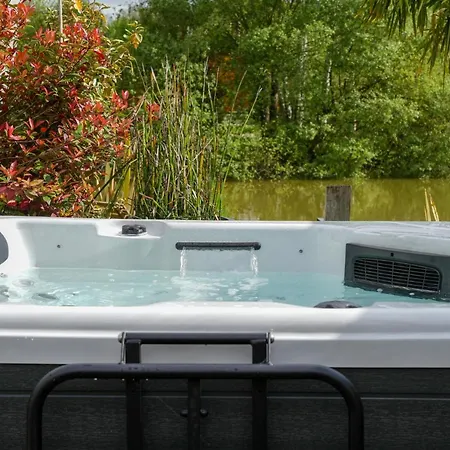 Kaebane 85, Avec Au Bord De L'eau