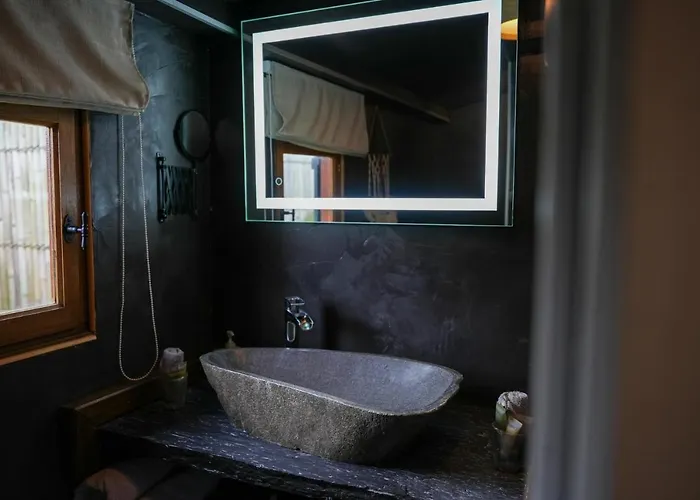 O85 - Cottage & Jacuzzi Feriehus Prouilly