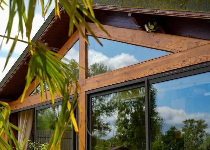 O85 - Cottage & Jacuzzi Feriehus Prouilly